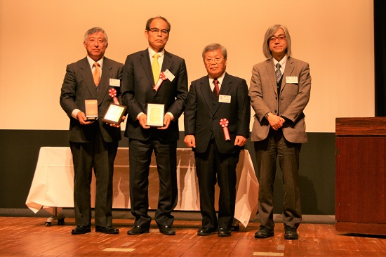 左からSoraa社の汲川雅一氏（ 日本法人カントリーマネージャー）、中村氏、藤井氏、大森氏