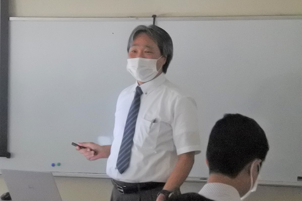 日本トライボロジー学会　機能性コーティングの最適設計技術研究会　講演する川口氏